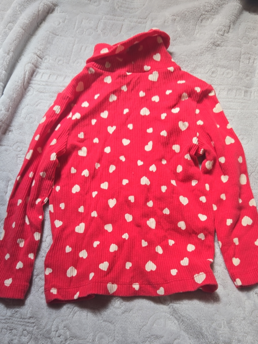 Cozy Heart-Print Turtleneck Sweater in Red